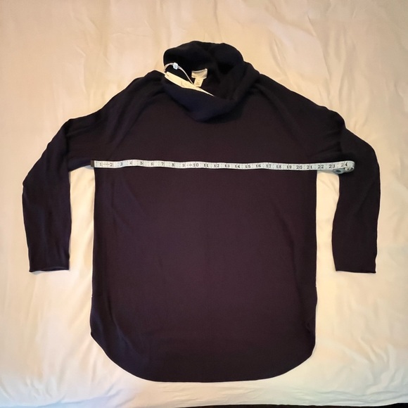 CASLON TURTLENECK TUNIC SWEATER IN NAVY EVENING - Picture 9 of 9